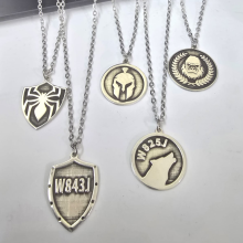 תליונים עם סמלים שונים